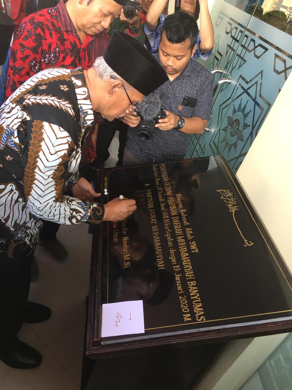 KIBARKAN SEMANGAT BERKEMAJUAN
