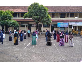 TA’ARUF BAPAK-IBU GURU/KARYAWAN DENGAN PESERTA DIDIK BARU