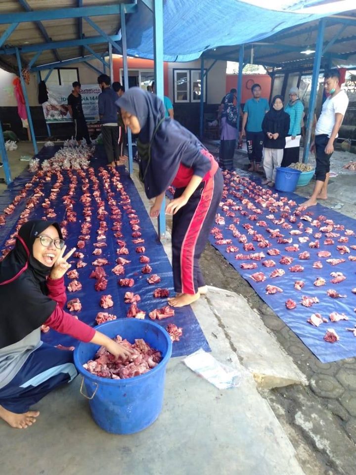 Kegiatan Amaliyah Idul Adha IPM SMA Muhammadiyah 1 Purwokerto bersama Lazizmu Banyumas