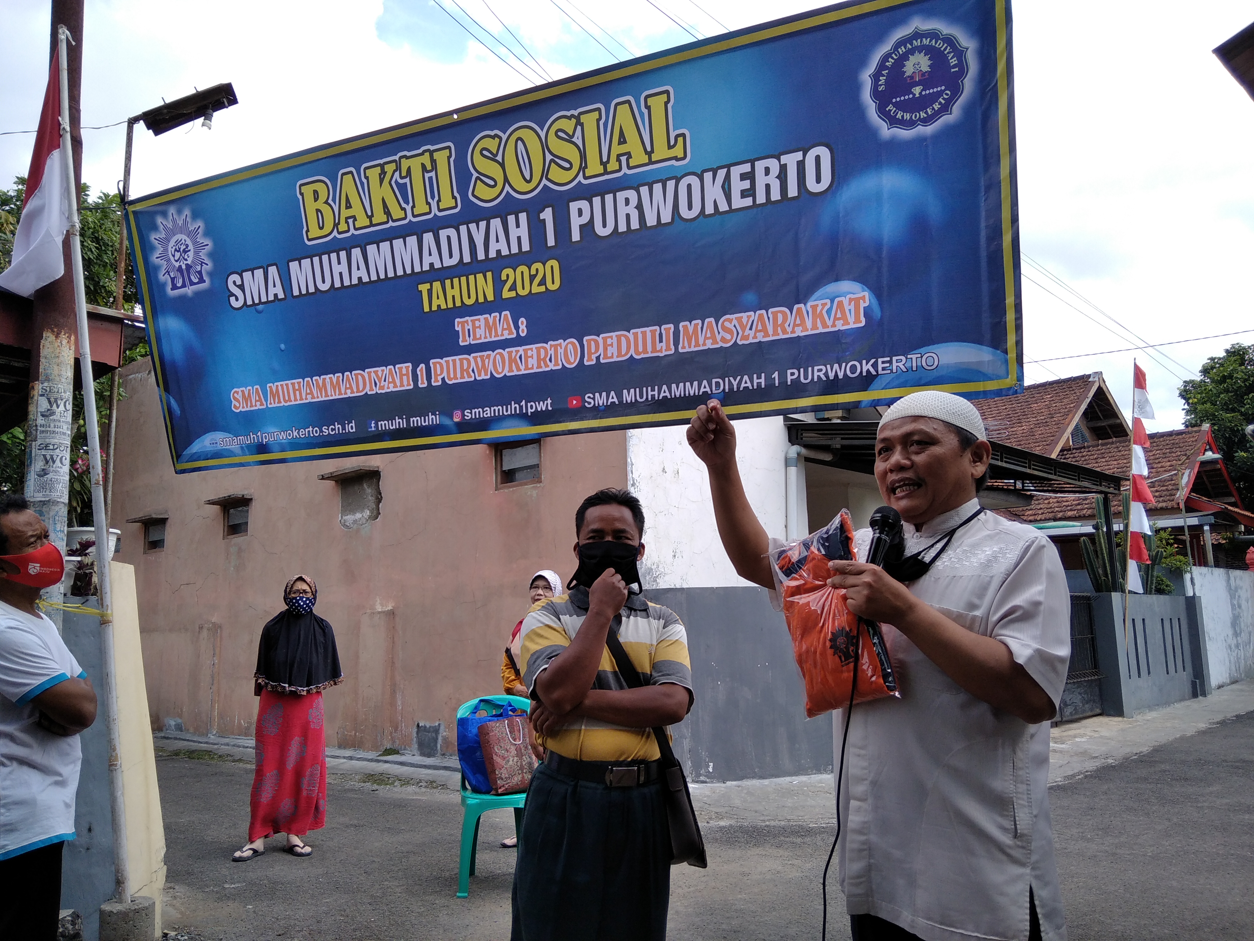 Bakti Sosial “SMA Muhammadiyah 1 Purwokerto Peduli Masyarakat”