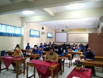 Penarikan mahasiswa/i Program Pengenalan Lapangan Persekolahan (PLP) 1 serta serah terima mahasiswa/i Magang 2.