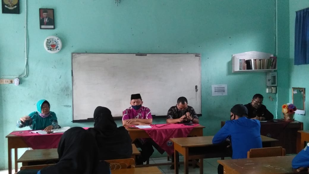 Penyerahan mahasiwa/mahasisiwa Magang 3